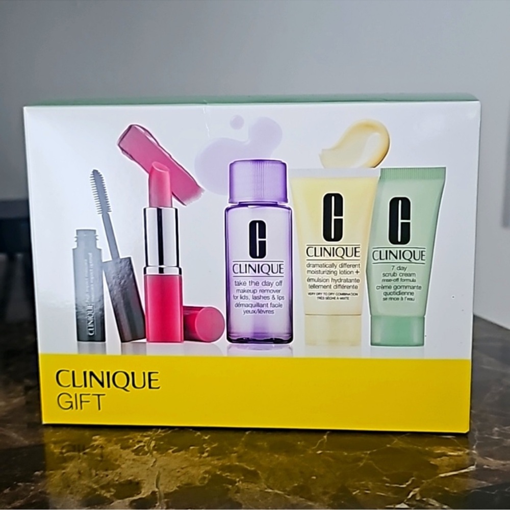 CLINIQUE 5 PIECE GIFT SET
NEW NEVER OPENED Clinique Skincare and Makeup Gift Set